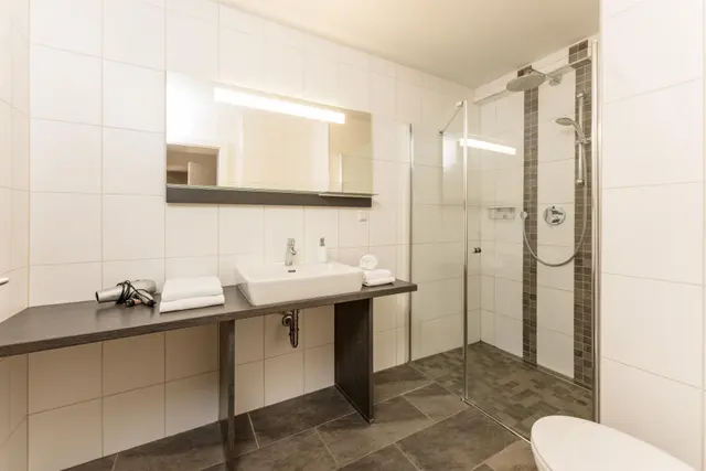 Bella Vista Large Top 3 | Moderner Aktiv-Stay am Talbach nahe Zentrum & Planai | Balkon & Bergblick — Schladming Appartements Maria Gruber GmbH, Schladming (6/10)