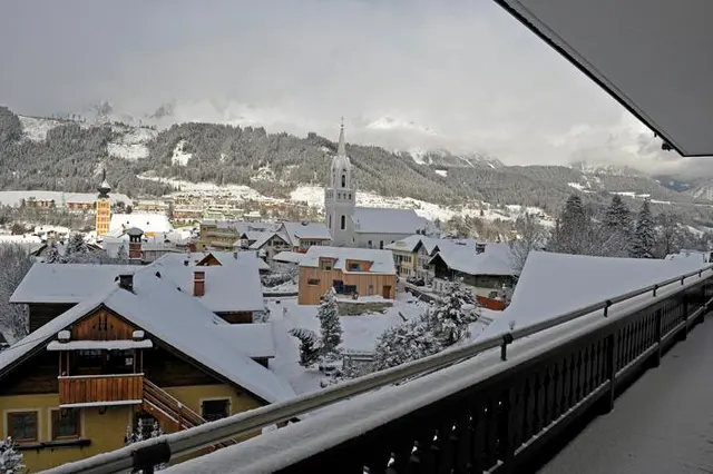 Bella Vista Large Top 4 | Moderner Aktiv-Stay am Talbach nahe Zentrum & Planai | Balkon & Bergblick — Schladming Appartements Maria Gruber GmbH, Schladming (10/12)