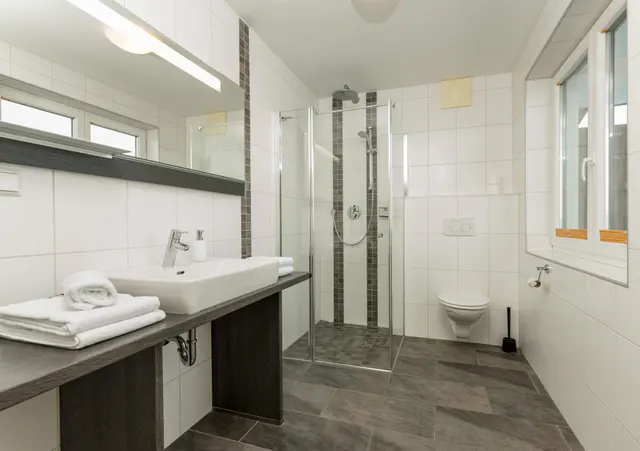 Bella Vista Large Top 4 | Moderner Aktiv-Stay am Talbach nahe Zentrum & Planai | Balkon & Bergblick — Schladming Appartements Maria Gruber GmbH, Schladming (9/12)