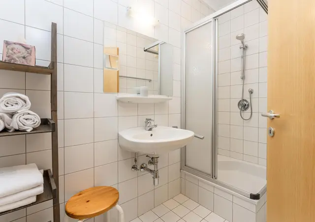 Centro City Top 8 | Mittendrin in Schladming nahe Planai mit Südbalkon & Stadtblick — Schladming Appartements Maria Gruber GmbH, Schladming (7/9)