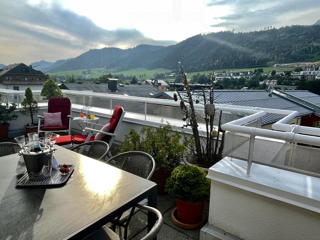 Centro Penthouse | Spacious penthouse in a prime location near Planai with private rooftop terrace & Dachstein views — apartment at Schladming Appartements Maria Gruber GmbH, Schladming — photo 15 of 17