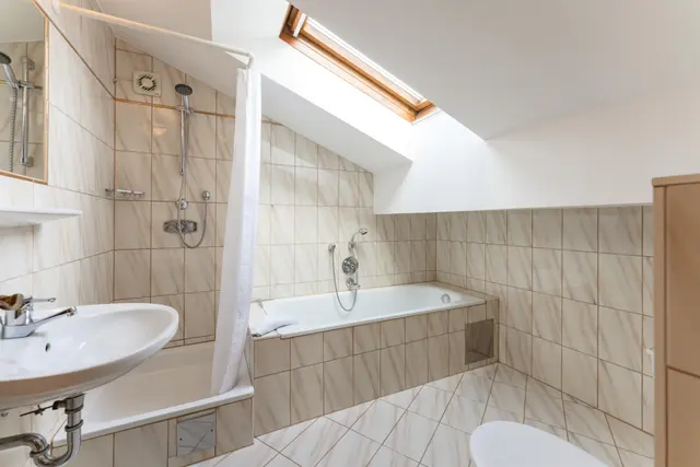 Coburg Appartements Top 4 Sky Planai Base | Gemütlicher Alpine Stay im obersten Stock mit Balkon & Planai-Blick — Schladming Appartements Maria Gruber GmbH, Schladming (6/10)