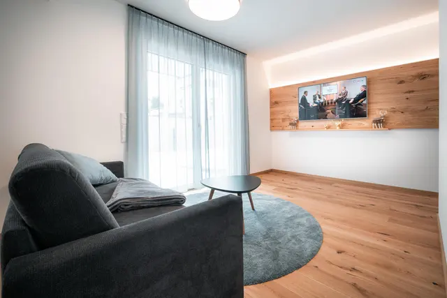 Conrad 5 private Spa| Premium Alpine Stay mit Sauna nahe Zentrum & Planai | Terrasse | Planaiblick — Schladming Appartements Maria Gruber GmbH, Schladming (3/13)