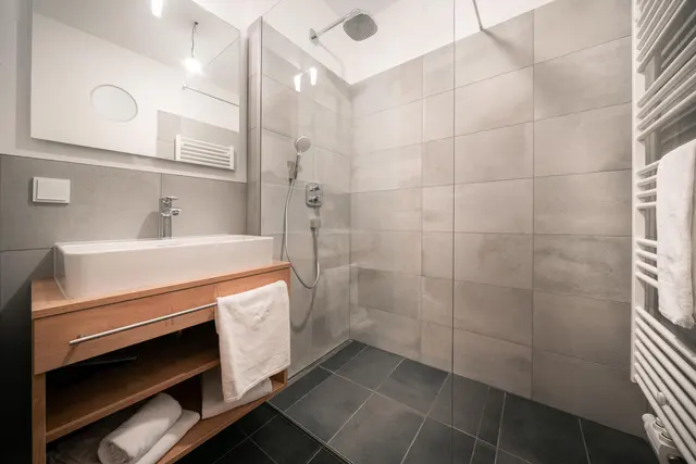 Conrad Top 2 Garden | Premium Alpine Stay mit Garten nahe Zentrum & Planai — Schladming Appartements Maria Gruber GmbH, Schladming (5/11)