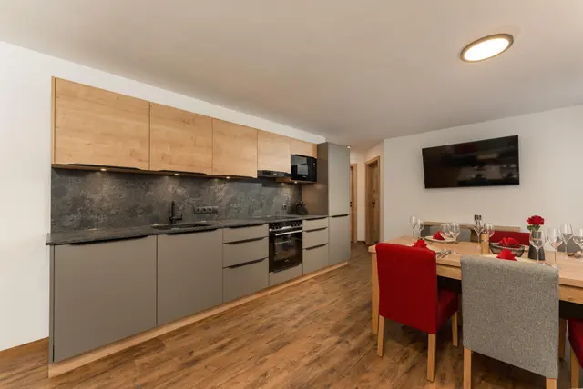 Ennshaus Top 2 River View | Zentrale Auszeit an der Enns mit Sonnenterrasse — Schladming Appartements Maria Gruber GmbH, Schladming (3/9)