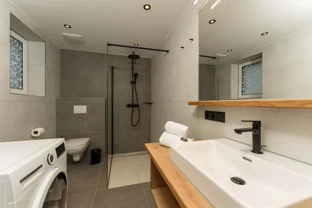 Ennshaus Top 2 River View | Zentrale Auszeit an der Enns mit Sonnenterrasse — Schladming Appartements Maria Gruber GmbH, Schladming (7/9)