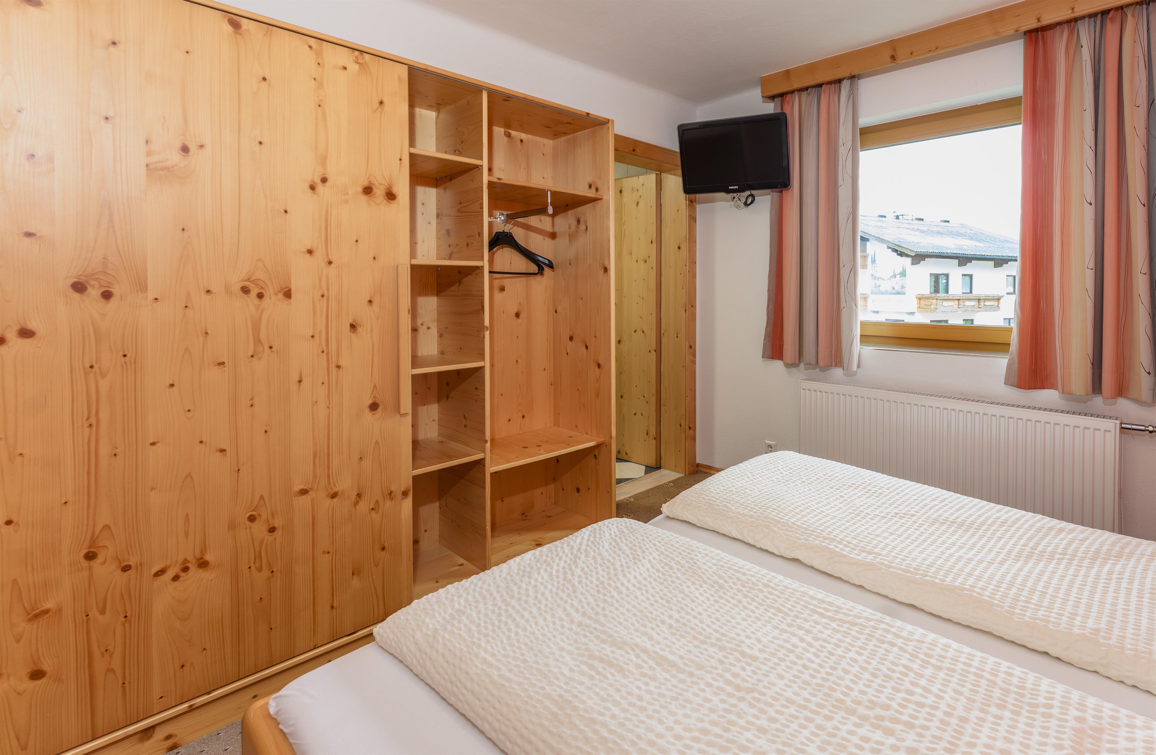 Guesthouse Sieder Green/Orange | Cosy | Cosy rustic apartment right by the Reiteralm slopes — apartment at Schladming Appartements Maria Gruber GmbH, Schladming — photo 4 of 16