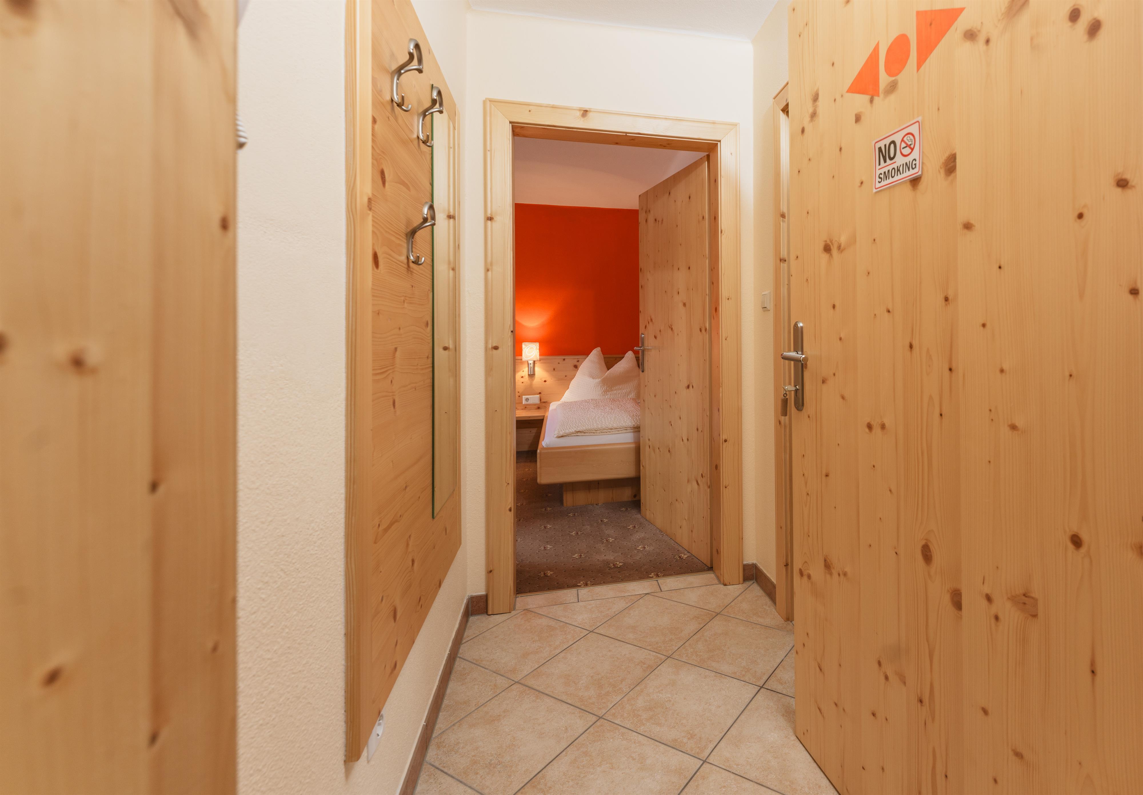 Guesthouse Sieder Green/Orange | Cosy | Cosy rustic apartment right by the Reiteralm slopes — apartment at Schladming Appartements Maria Gruber GmbH, Schladming — photo 7 of 16