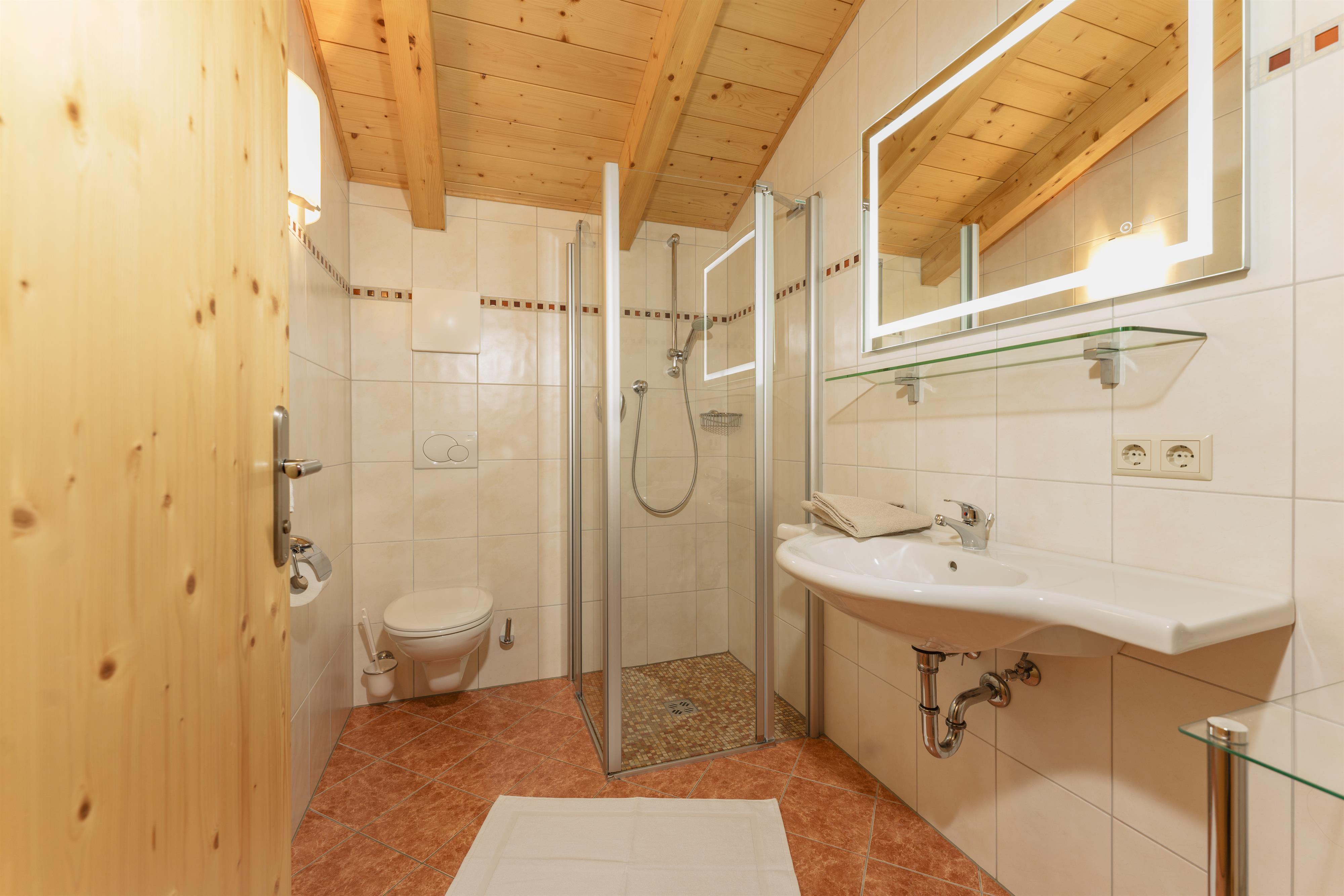 Guesthouse Sieder Green/Orange | Cosy | Cosy rustic apartment right by the Reiteralm slopes — apartment at Schladming Appartements Maria Gruber GmbH, Schladming — photo 8 of 16