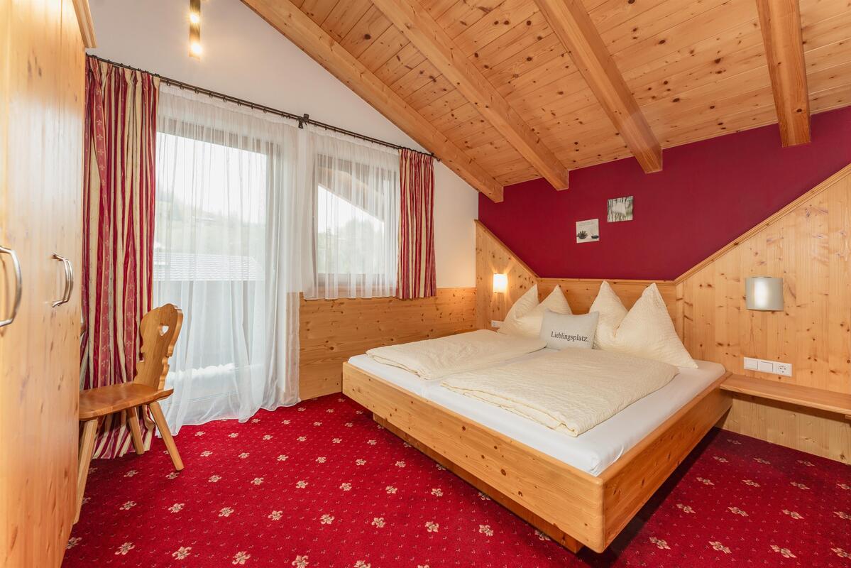Guesthouse Sieder Red Large | Spacious cosy apartment right by the Reiteralm slopes & valley station — apartment at Schladming Appartements Maria Gruber GmbH, Schladming — photo 5 of 8