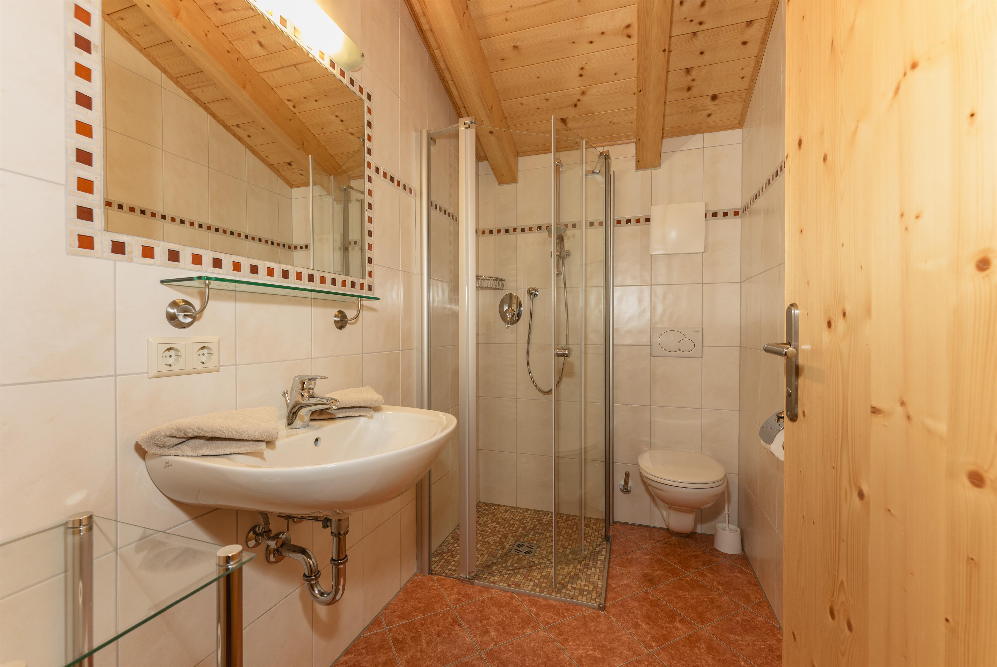 Guesthouse Sieder Red Large | Spacious cosy apartment right by the Reiteralm slopes & valley station — apartment at Schladming Appartements Maria Gruber GmbH, Schladming — photo 6 of 8