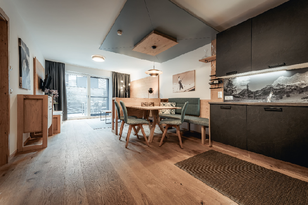 Gustav Top 1 Outdoor Spa | Urban stay with private sauna, fenced terrace, BBQ & Gustav flair – Schladming Appartements Maria Gruber GmbH