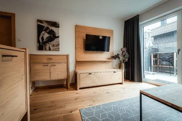 Gustav Top 1 Outdoor Spa | Urban stay with private sauna, fenced terrace, BBQ & Gustav flair — apartment at Schladming Appartements Maria Gruber GmbH, Schladming — photo 4 of 13