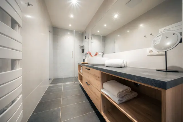 Gustav Top 1 Outdoor Spa | Urban stay with private sauna, fenced terrace, BBQ & Gustav flair — apartment at Schladming Appartements Maria Gruber GmbH, Schladming — photo 7 of 13