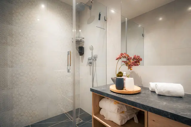 Gustav Top 1 Outdoor Spa | Urban stay with private sauna, fenced terrace, BBQ & Gustav flair — apartment at Schladming Appartements Maria Gruber GmbH, Schladming — photo 8 of 13