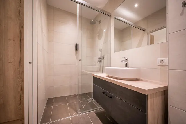 Gustav Top 10 Private Spa | Urban Sky Stay mit privater Sauna, Balkon & Hochwurzenblick — Schladming Appartements Maria Gruber GmbH, Schladming (7/12)