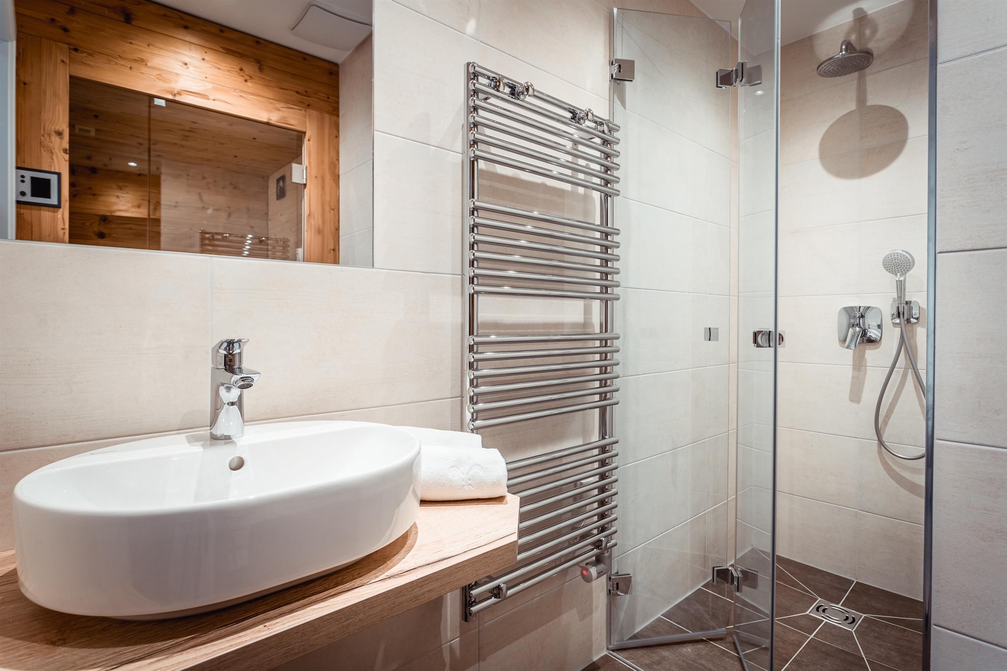 Gustav Top 4 Private Spa | Urban stay with private sauna, balcony & Hochwurzen views — apartment at Schladming Appartements Maria Gruber GmbH, Schladming — photo 3 of 9