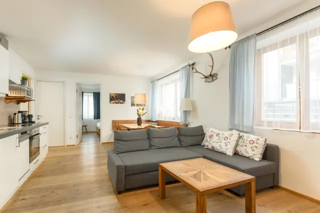Hoam Top 5| Kleineres Hoam mitten im Schladming-Leben mit Veranda & Planai vor der Tür — Schladming Appartements Maria Gruber GmbH, Schladming (2/10)