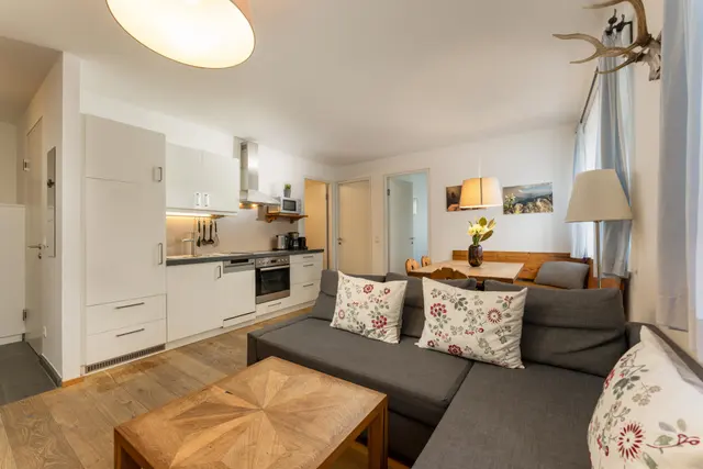Hoam Top 5| Kleineres Hoam mitten im Schladming-Leben mit Veranda & Planai vor der Tür — Schladming Appartements Maria Gruber GmbH, Schladming (3/10)