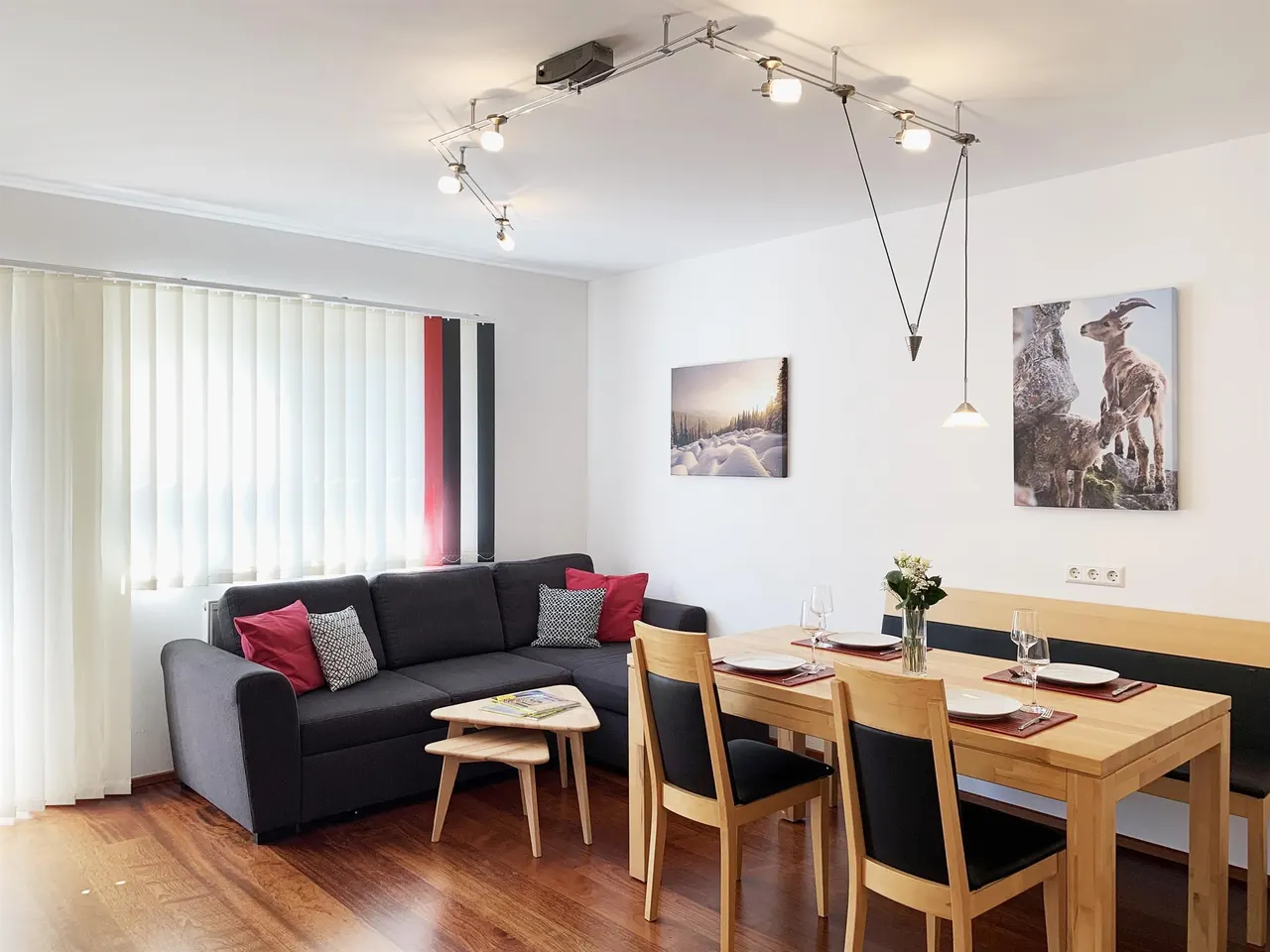 Jana | Zentral & gemütlich – alles da für den Urlaub ohne Auto | Balkon & Bergblick – Schladming Appartements Maria Gruber GmbH