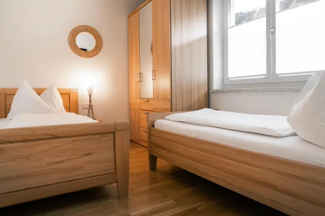 Josef | Ruhiger Alpine Stay mit Terrasse & privater Sauna nahe Zentrum & Planai — Schladming Appartements Maria Gruber GmbH, Schladming (5/12)