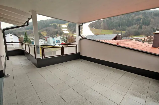 Karoline Penthouse | Ruhige Toplage nahe Zentrum & Planai mit großer Terrasse, Planai-Blick & Infrarot — Schladming Appartements Maria Gruber GmbH, Schladming (12/13)