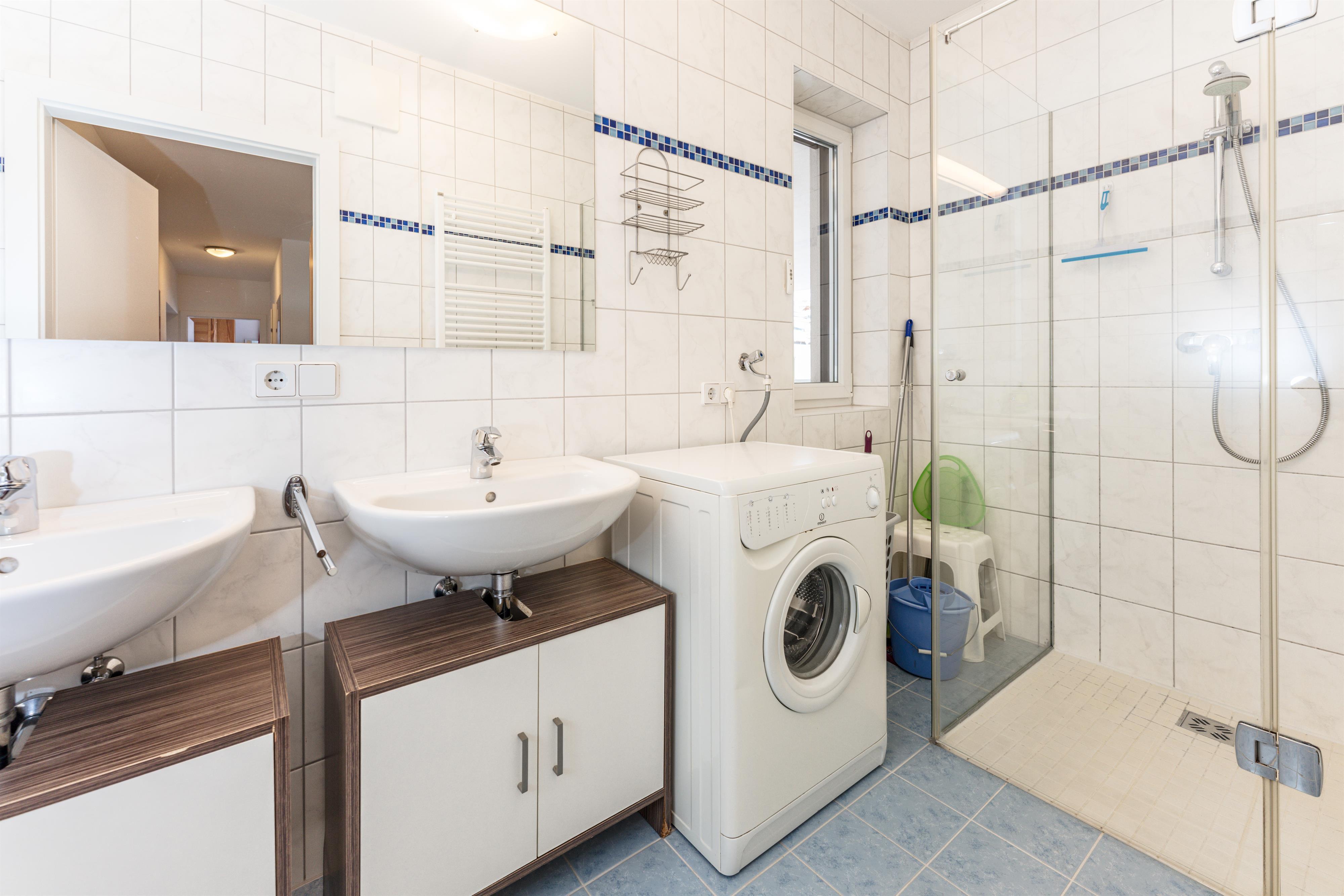 Karoline Top 2 XXL | Spacious stay in a quiet prime location near the town center & Planai with terrace — apartment at Schladming Appartements Maria Gruber GmbH, Schladming — photo 9 of 13