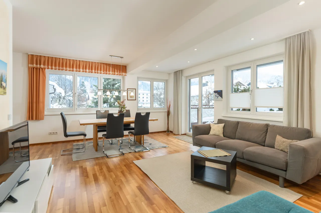 Karoline Top 4 | Ruhige Auszeit nahe Zentrum & Planai mit Westterrasse & Bergblick – Schladming Appartements Maria Gruber GmbH