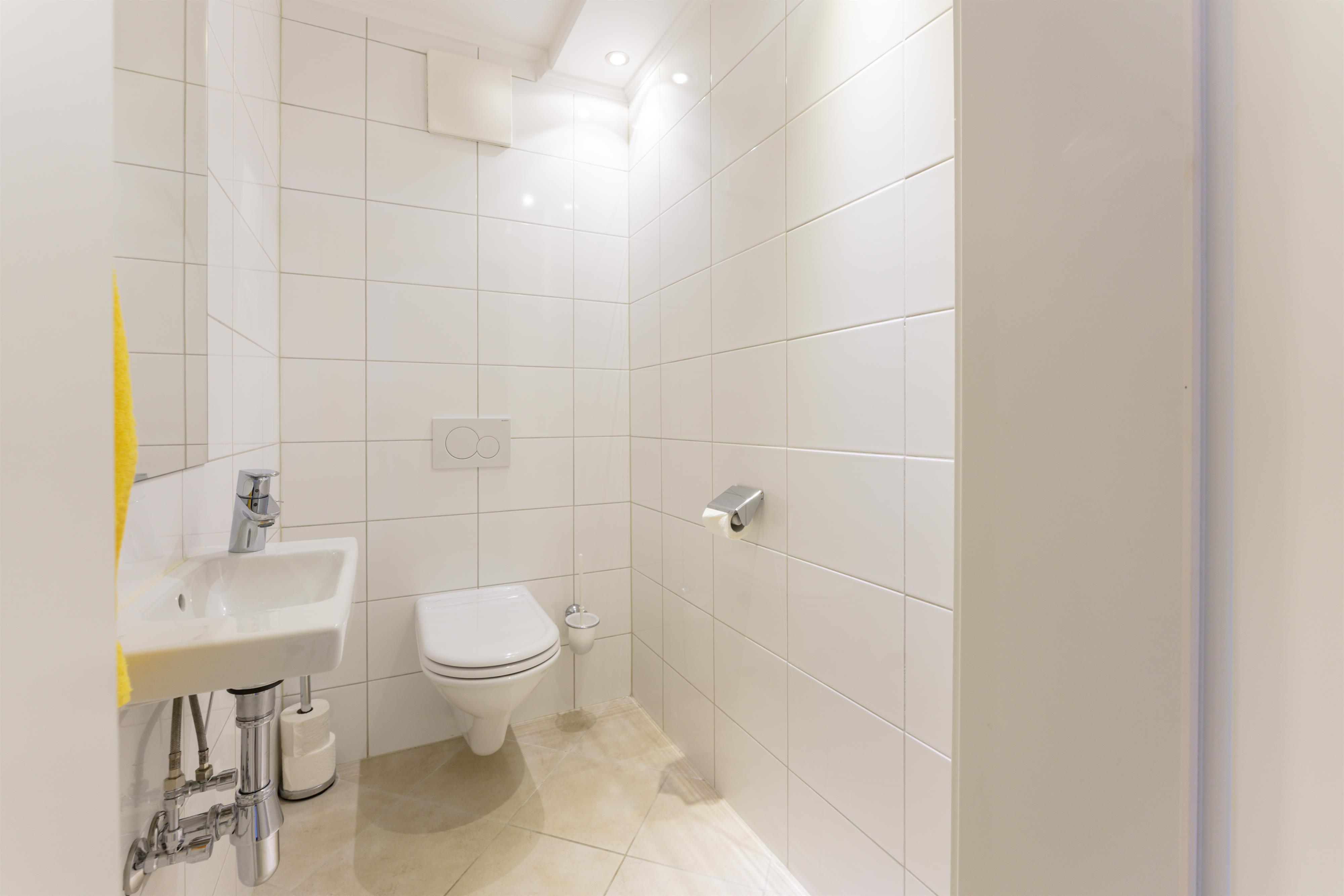 Knappenhaus Silber | Cozy apartment with traditional tiled stove in a quiet central location — apartment at Schladming Appartements Maria Gruber GmbH, Schladming — photo 10 of 11
