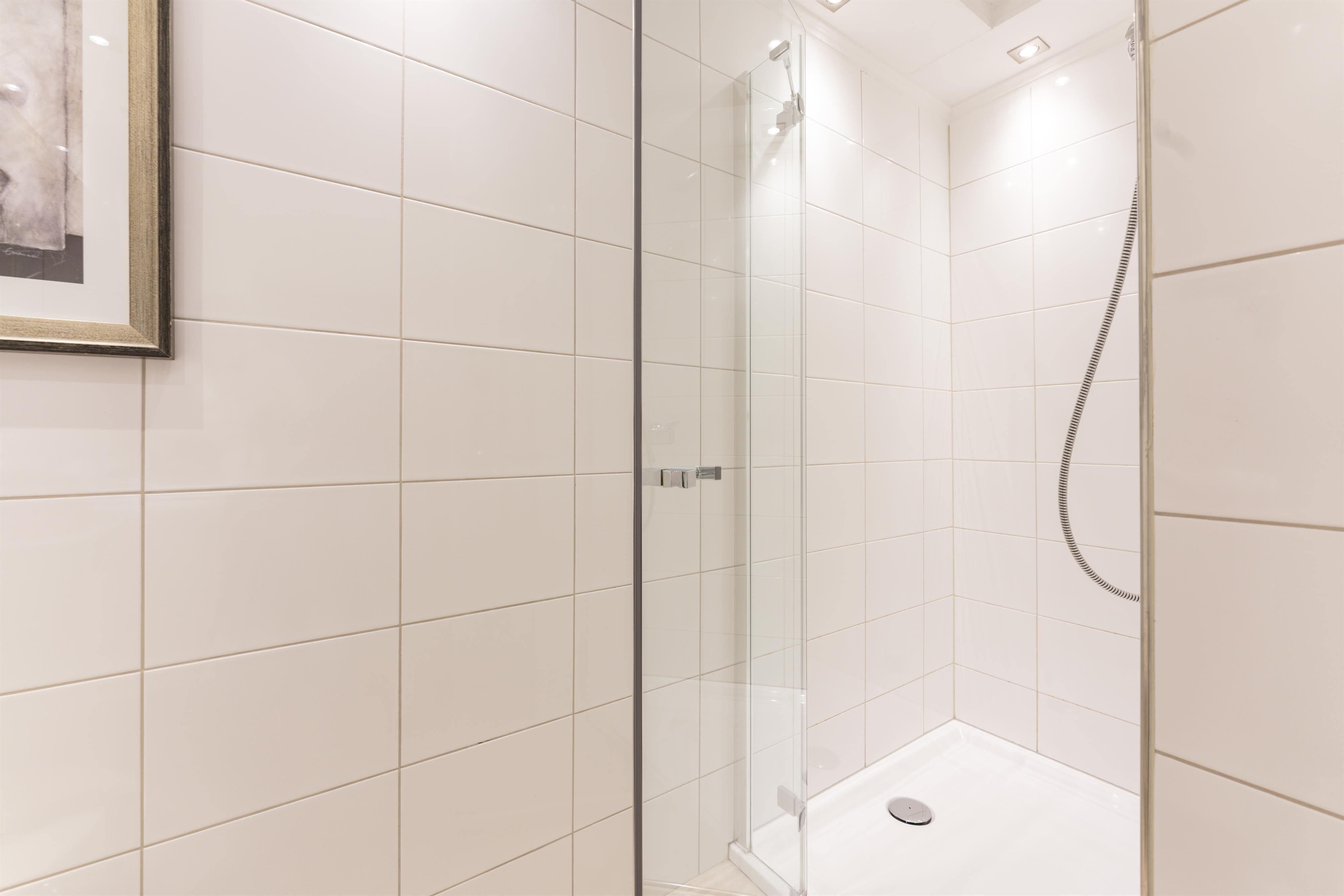 Knappenhaus Silber | Cozy apartment with traditional tiled stove in a quiet central location — apartment at Schladming Appartements Maria Gruber GmbH, Schladming — photo 9 of 11