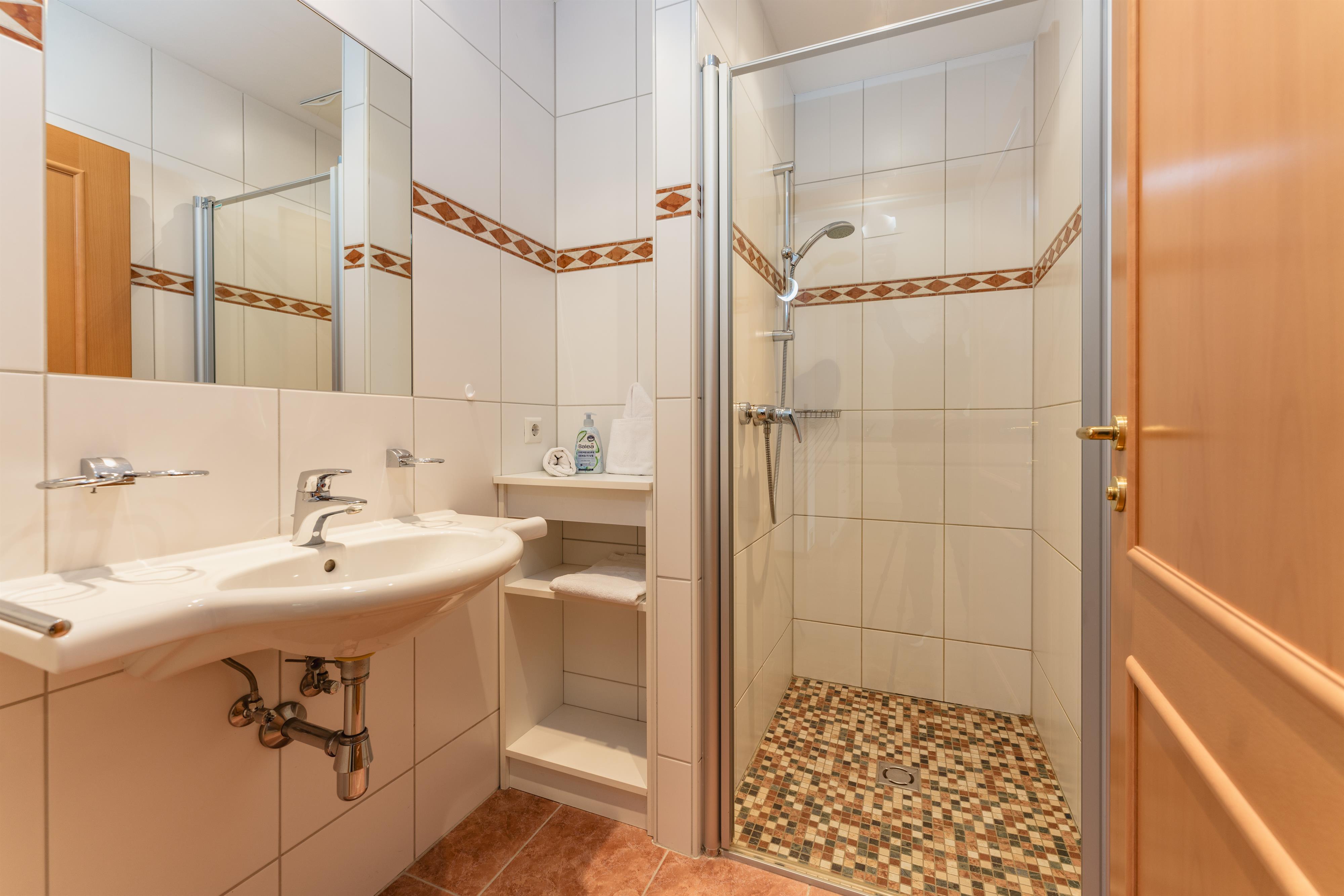 Lilie Top 5 Planai City | Comfortable apartment with balcony & Planai views – everything on your doorstep — apartment at Schladming Appartements Maria Gruber GmbH, Schladming — photo 7 of 12