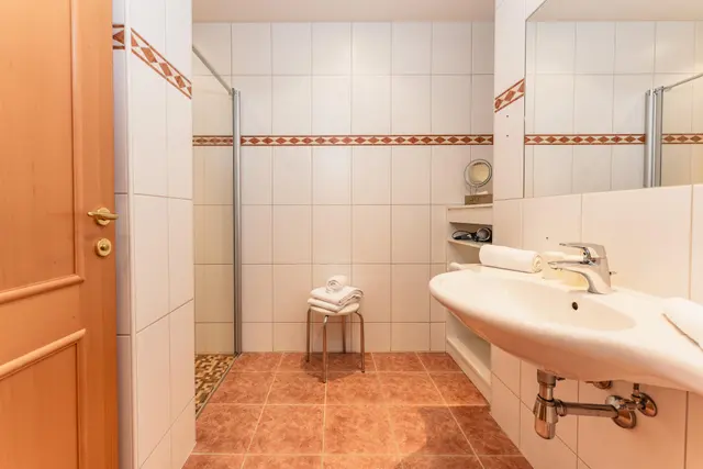 Lilie Top 5 Planai City | Komfortabler Stay mit Balkon & Planai-Blick – alles vor der Tür — Schladming Appartements Maria Gruber GmbH, Schladming (8/12)