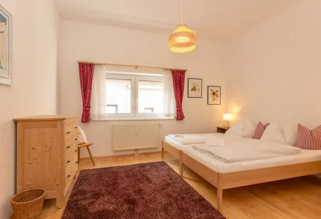 Maria Stewart Top 5 City Comfort | Comfortable city apartment with south-facing balcony – short walks to Planai, town center & restaurants – Schladming Appartements Maria Gruber GmbH