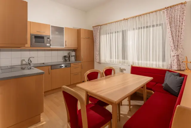 Maria Stewart Top 5 City Comfort | Kurze Wege zu Planai, Zentrum & Restaurants | Südbalkon — Schladming Appartements Maria Gruber GmbH, Schladming (2/11)