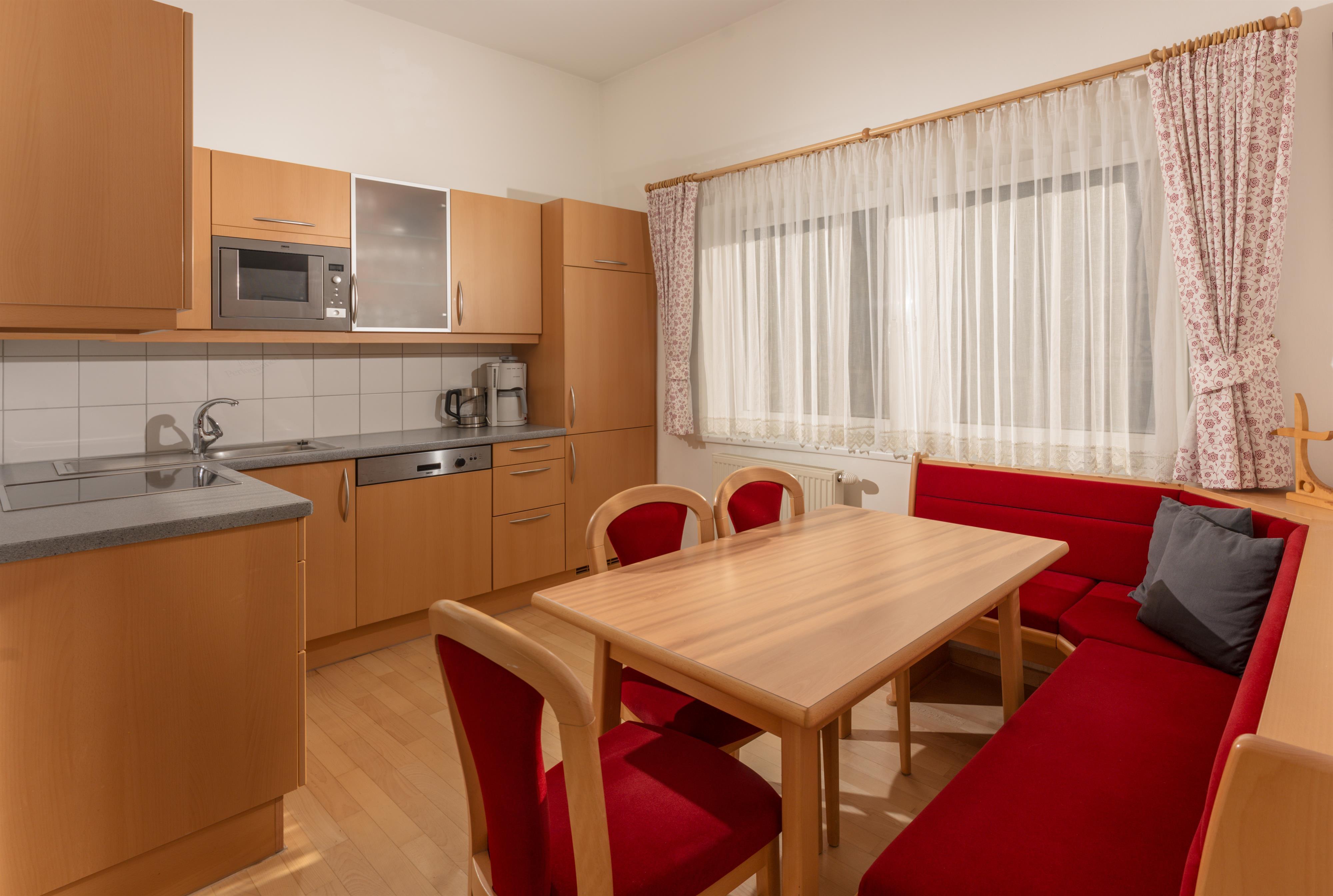 Maria Stewart Top 5 City Comfort | Comfortable city apartment with south-facing balcony – short walks to Planai, town center & restaurants — apartment at Schladming Appartements Maria Gruber GmbH, Schladming — photo 2 of 11