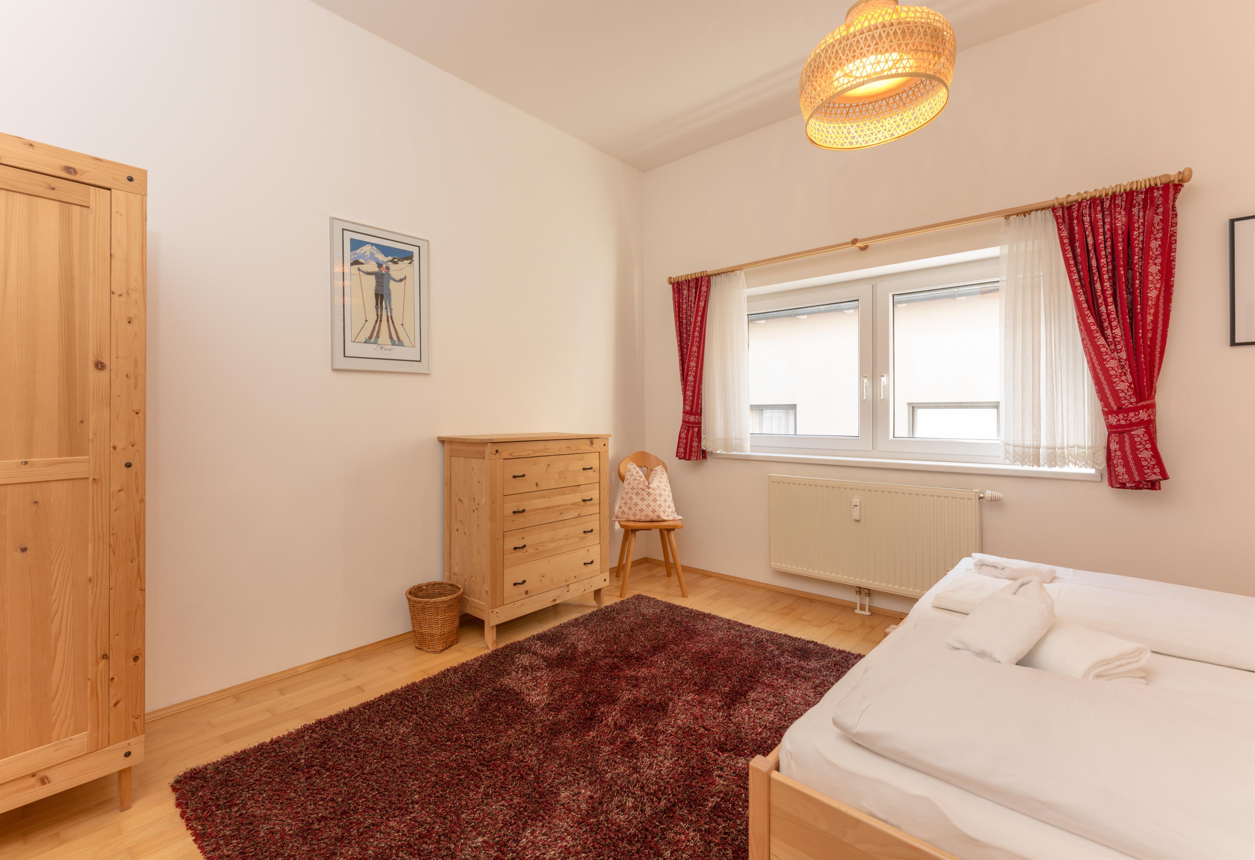 Maria Stewart Top 5 City Comfort | Comfortable city apartment with south-facing balcony – short walks to Planai, town center & restaurants — apartment at Schladming Appartements Maria Gruber GmbH, Schladming — photo 6 of 11