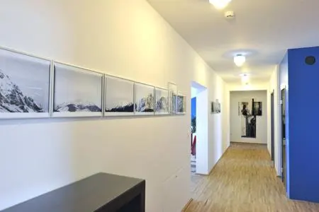 Modern Art Blue XXL | Kunst & Design schuilplaats dicht bij het centrum & Planai West — Schladming Appartements Maria Gruber GmbH, Schladming (6/8)