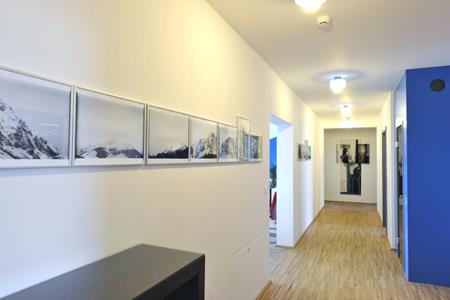 Modern Art Blue XXL | Art & Design hideaway near the town center & Planai West — Schladming Appartements Maria Gruber GmbH, Schladming (6/8)