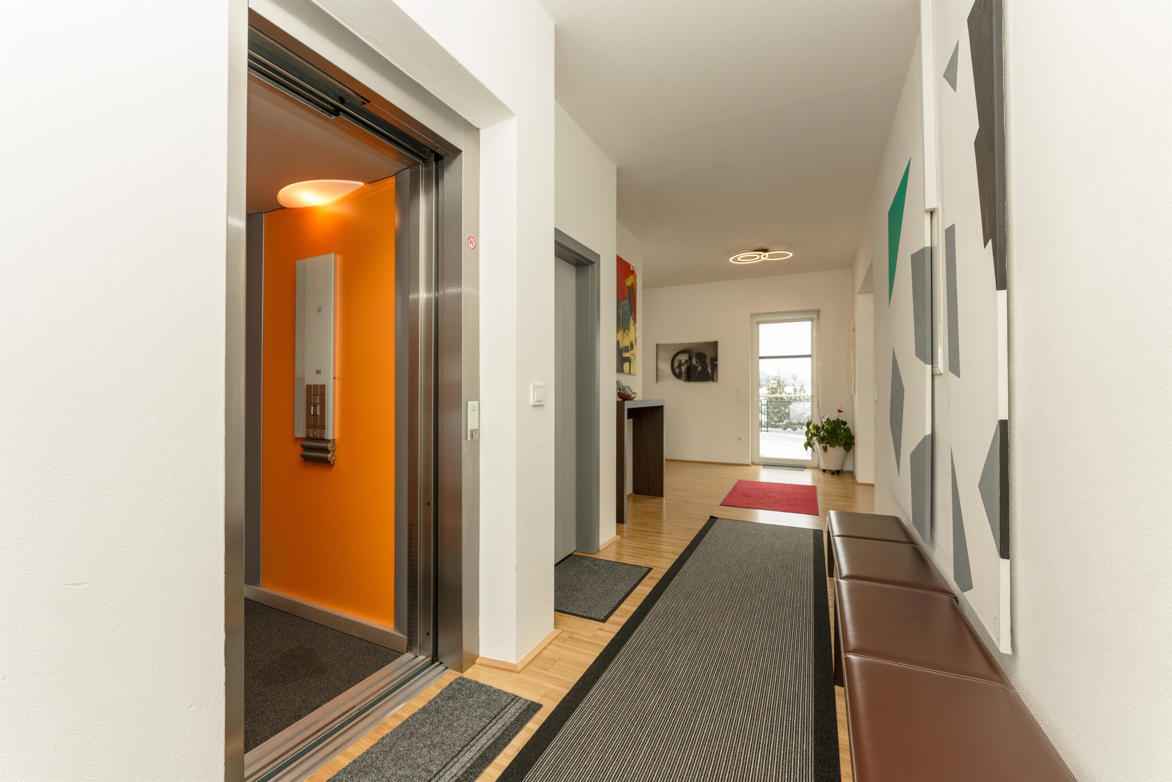 Modern Art Penthouse XXL | Art & Design hideaway with panoramic terrace near the center & Planai West — apartment at Schladming Appartements Maria Gruber GmbH, Schladming — photo 21 of 22
