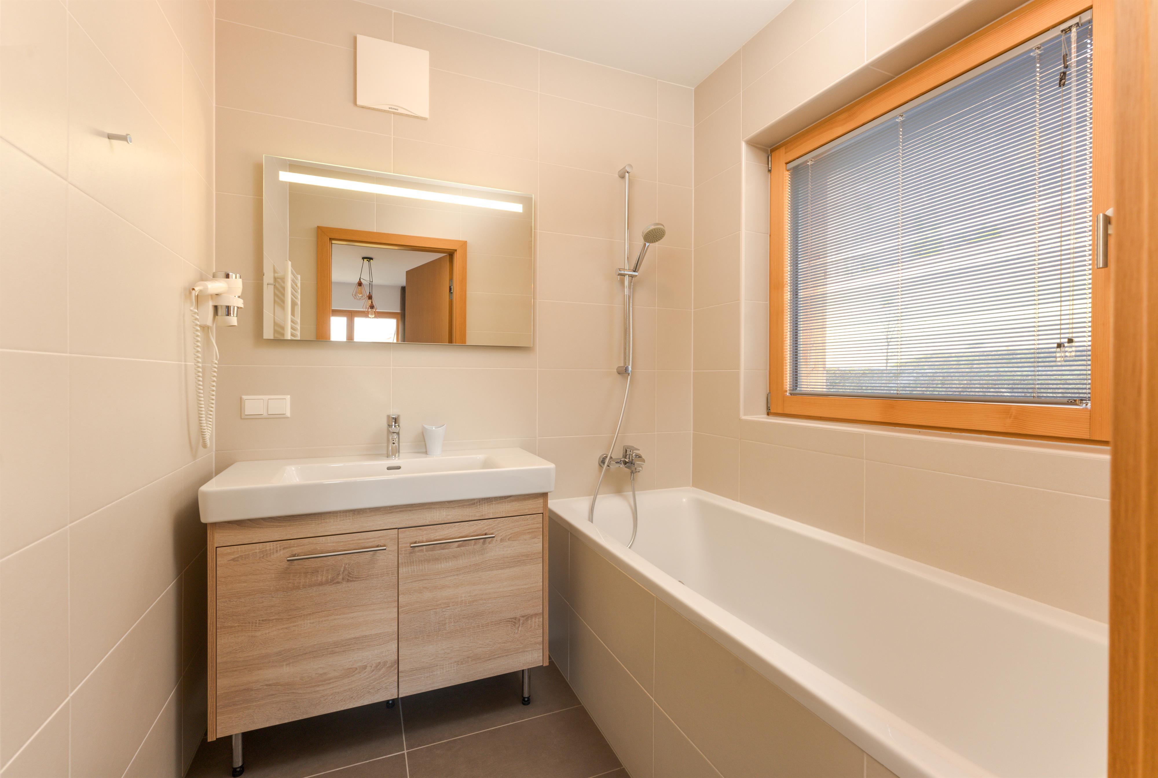 Sonnenhang Top 6 | Panorama apartment in a quiet, sunny view location — apartment at Schladming Appartements Maria Gruber GmbH, Schladming — photo 8 of 11