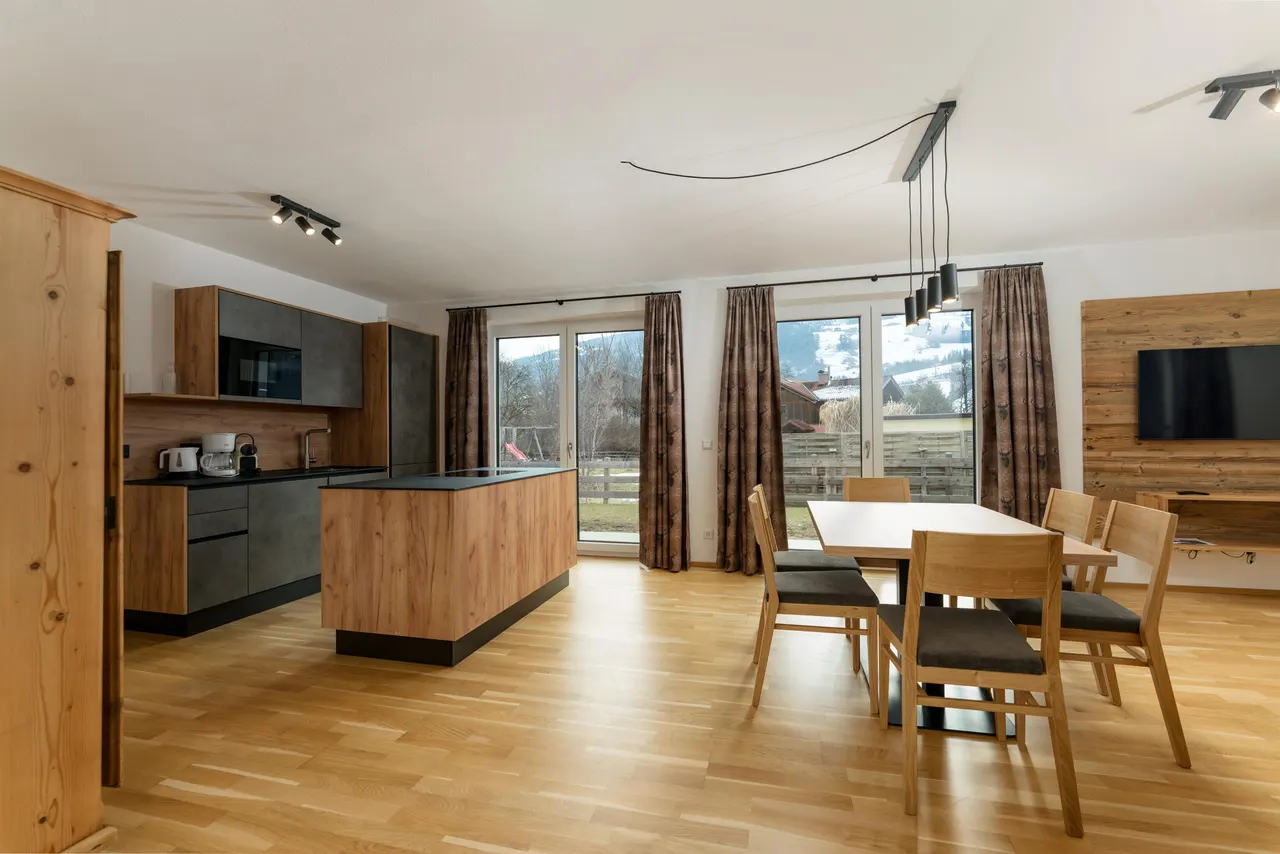 Sonnenhaus Garden Stoder | Moderne Auszeit mit privater Sauna, Garten & Bergblick – Schladming Appartements Maria Gruber GmbH