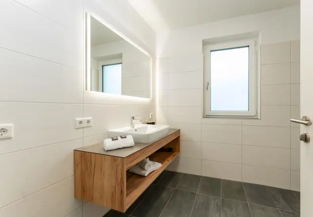 Sonnenhaus Garden Stoder | Moderne Auszeit mit privater Sauna, Garten & Bergblick — Schladming Appartements Maria Gruber GmbH, Schladming (5/11)