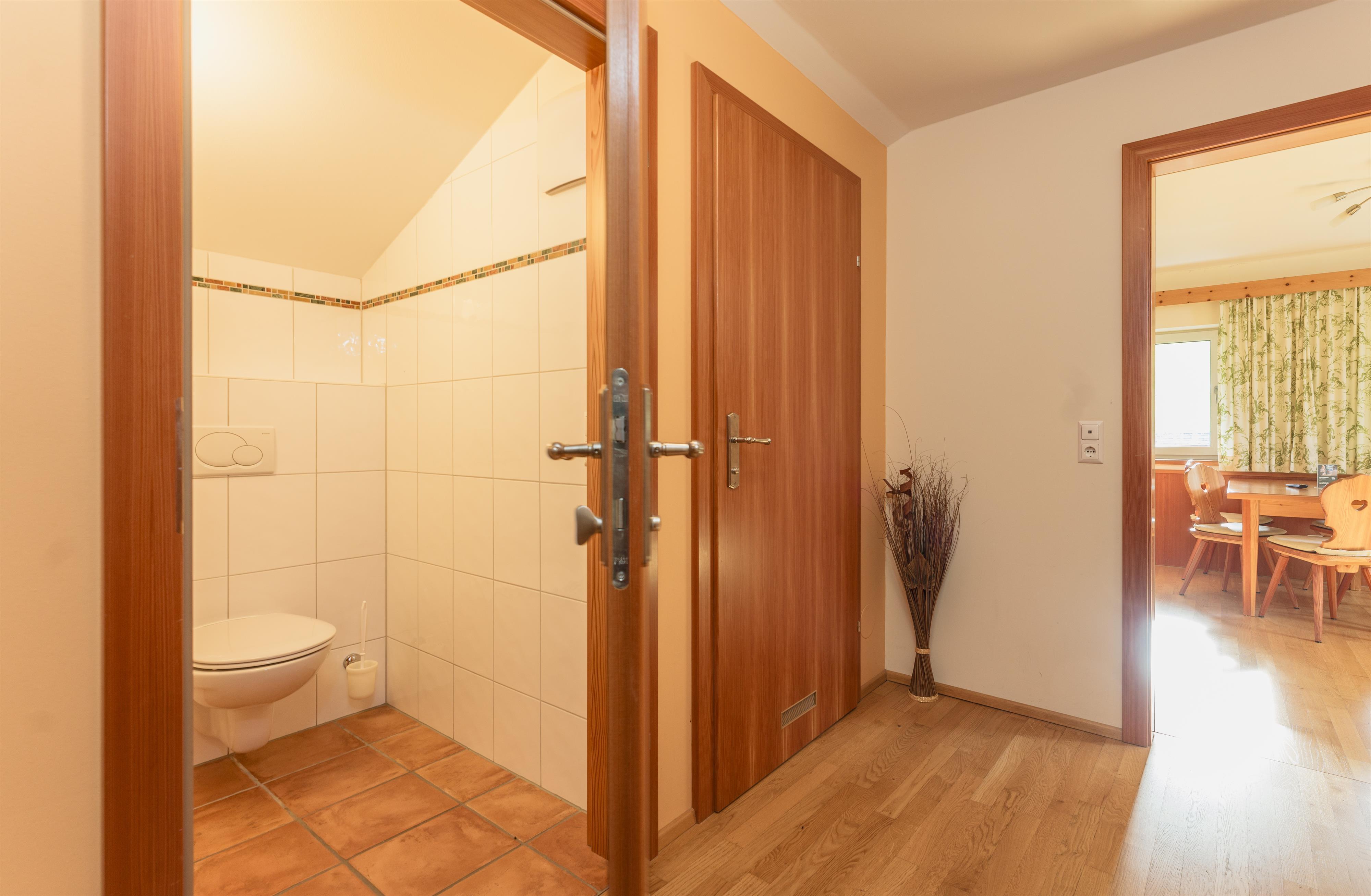 Stögergut Stadl| Farm stay with morning sun, Dachstein views & country charm — apartment at Schladming Appartements Maria Gruber GmbH, Schladming — photo 7 of 10