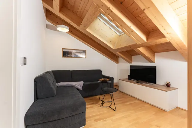 Stadtdomizil Top 12a | Stylish penthouse-style apartment with sheltered terrace & Planai views near the town center & Planai — Schladming Appartements Maria Gruber GmbH, Schladming (3/11)