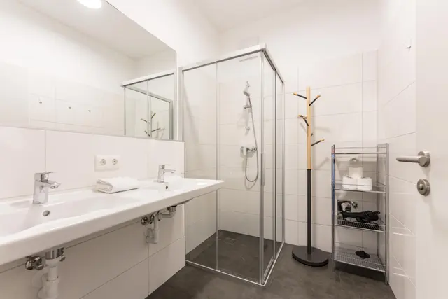 Stadtdomizil Top 12a | Stylish penthouse-style apartment with sheltered terrace & Planai views near the town center & Planai — Schladming Appartements Maria Gruber GmbH, Schladming (7/11)