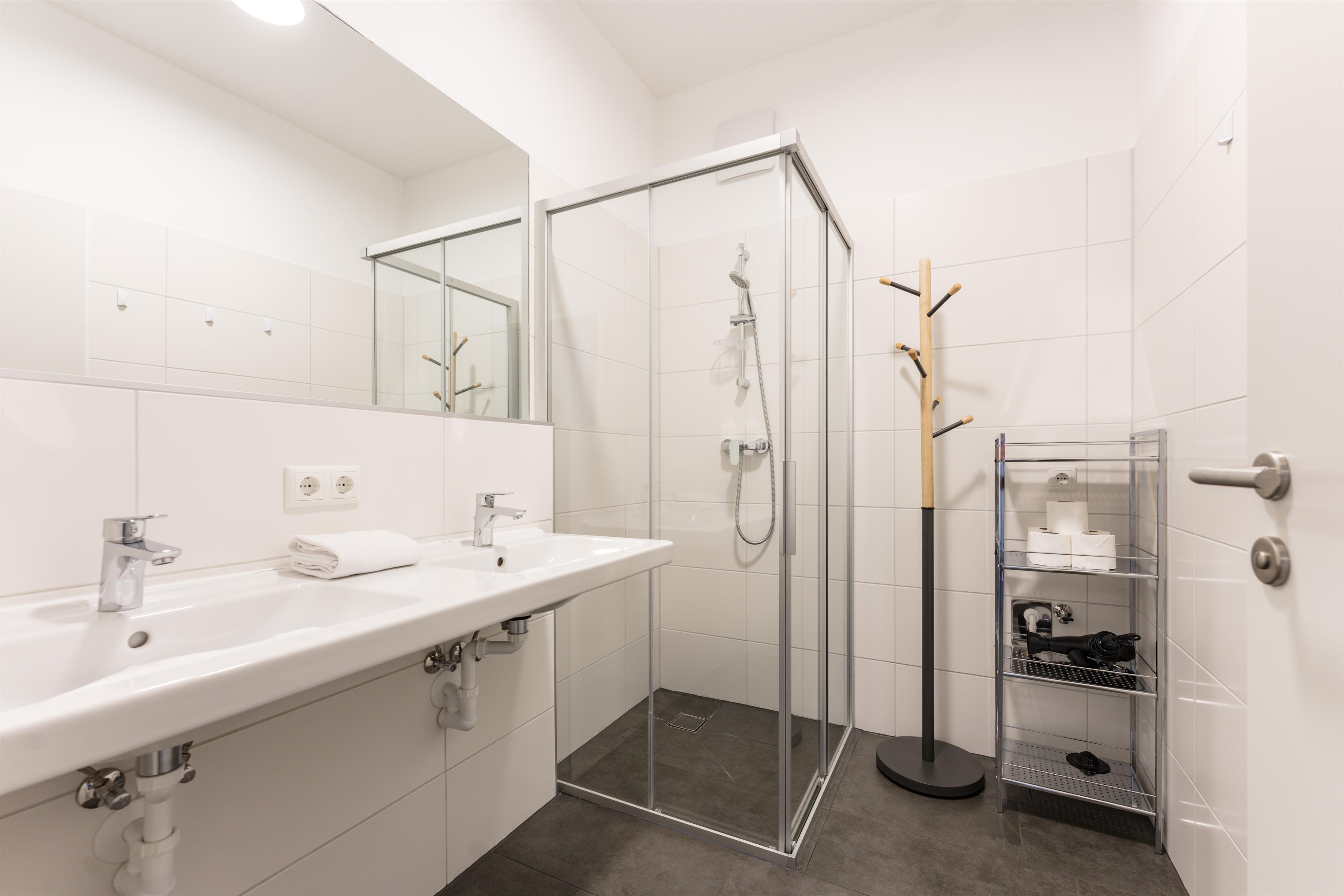 Stadtdomizil Top 12a | Stylish penthouse-style apartment with sheltered terrace & Planai views near the town center & Planai — Schladming Appartements Maria Gruber GmbH, Schladming (7/11)