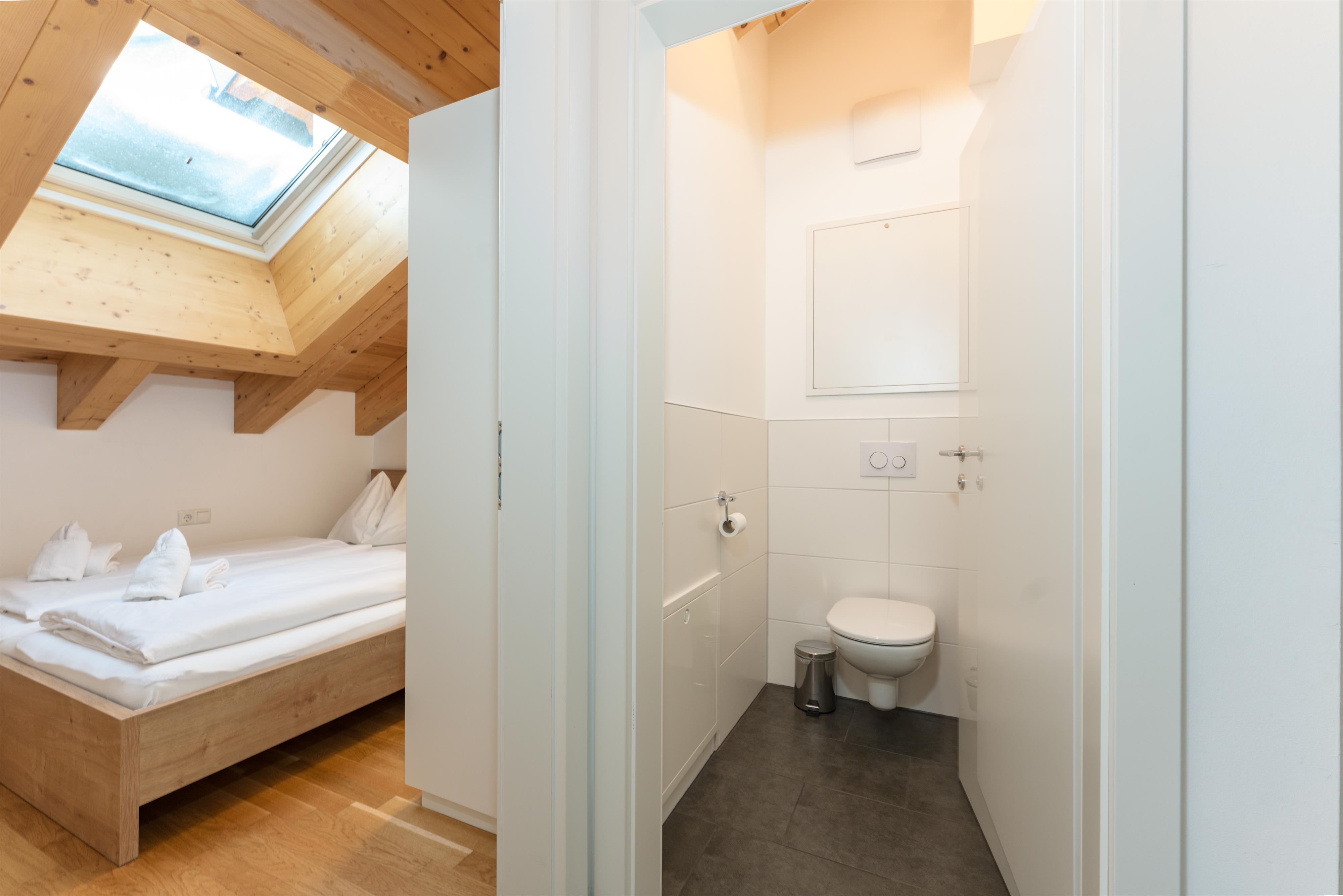 Stadtdomizil Top 12a | Stylish penthouse-style apartment with sheltered terrace & Planai views near the town center & Planai — Schladming Appartements Maria Gruber GmbH, Schladming (8/11)