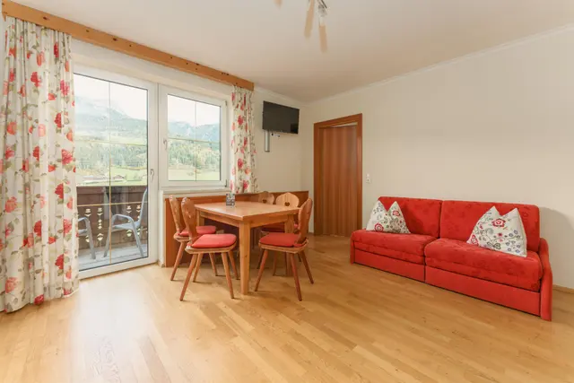 Stögergut Viehweide | Farm stay with balcony & morning sun, Dachstein views & country charm – Schladming Appartements Maria Gruber GmbH