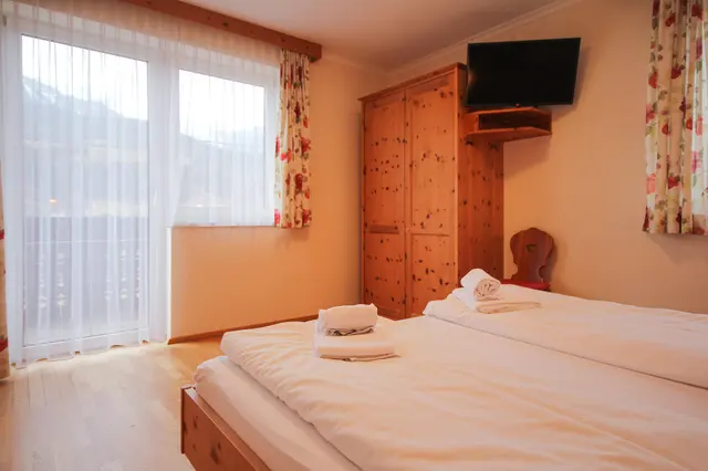 Stögergut Viehweide | Farm stay with balcony & morning sun, Dachstein views & country charm — apartment at Schladming Appartements Maria Gruber GmbH, Schladming — photo 5 of 10