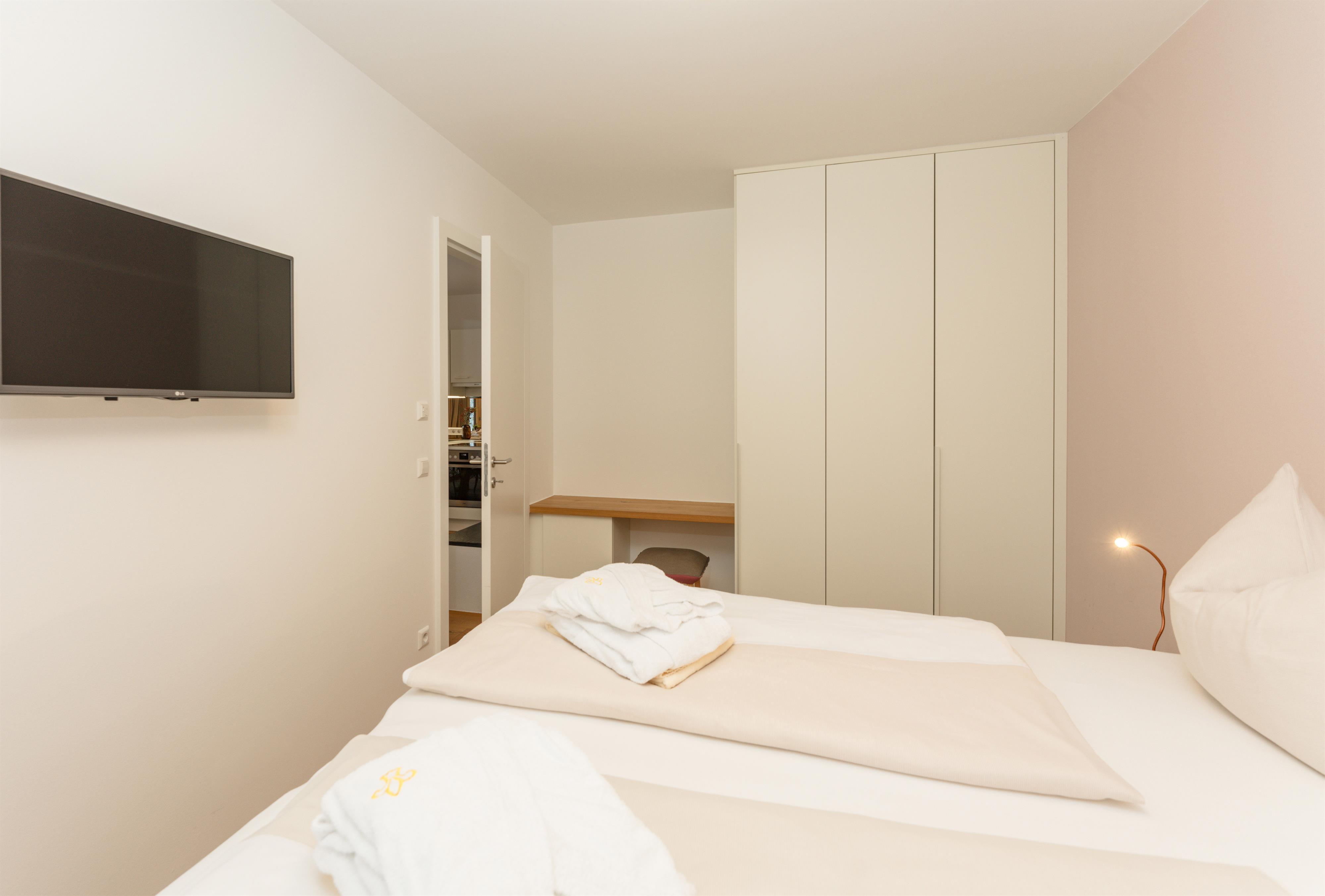Sun Lodge | 1 bedroom panorama apartment with large corner Loggia | Fire Place | sofa bed | dog friendly | Indoor pool, garden, relax area, sauna & gym — Schladming Appartements Maria Gruber GmbH, Schladming (7/26)